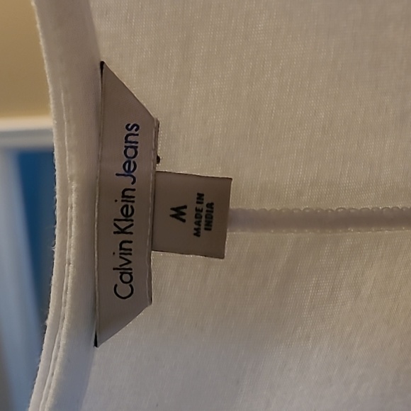 Calvin Klein tee - Picture 3 of 3